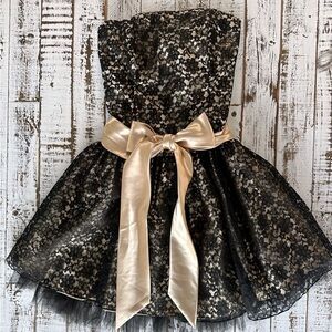 Vintage - Jessica McClintock strapless party dress, Size 12 - Like New Condition